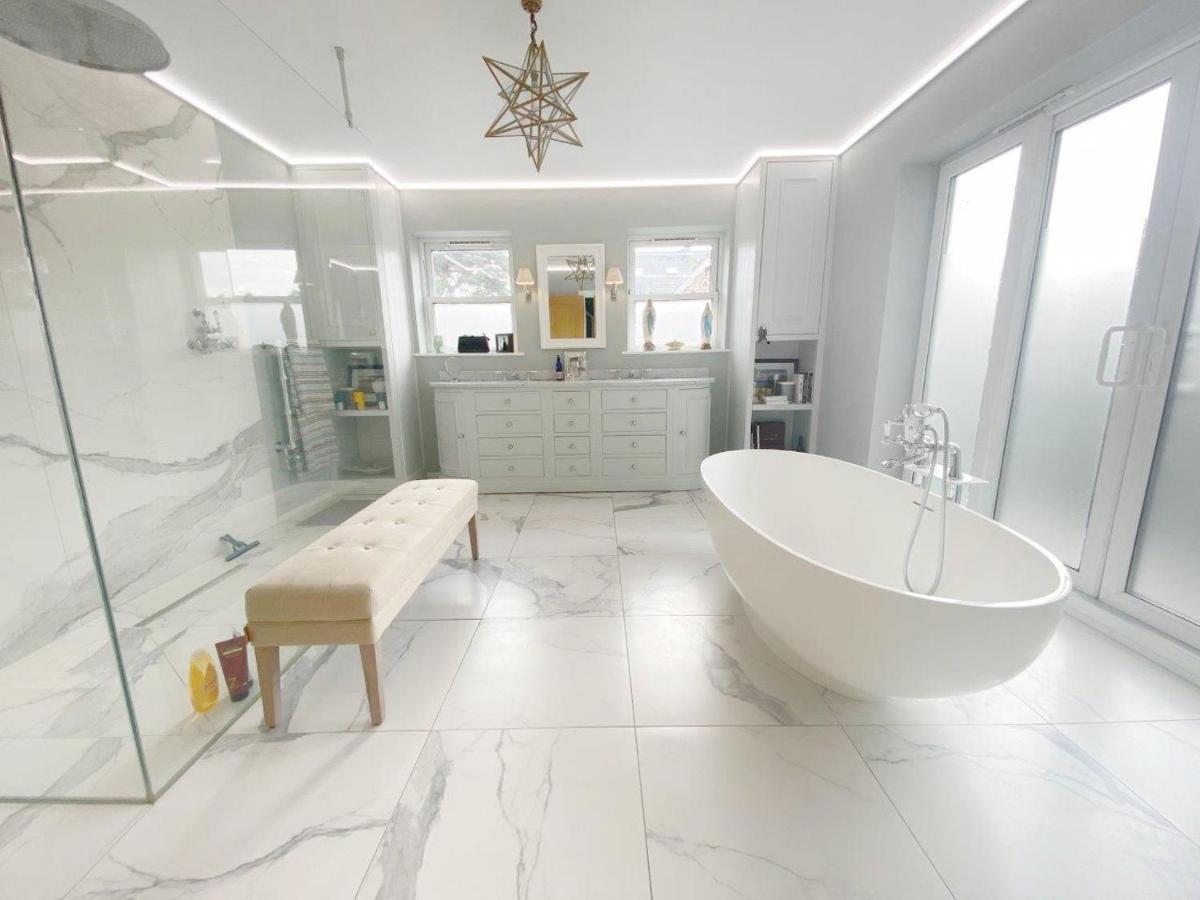 Entire Seaside Luxury Home With On Site Parking! Poole Luaran gambar
