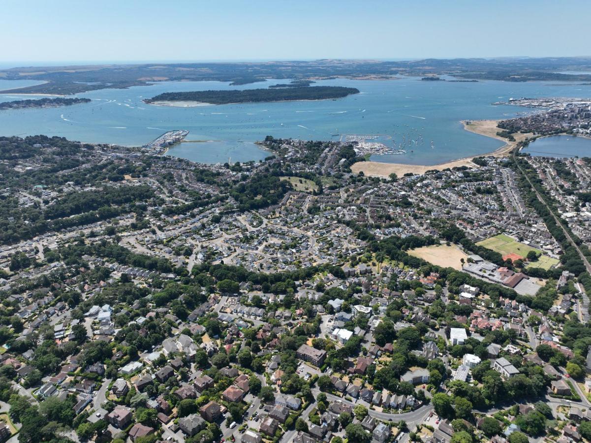 Entire Seaside Luxury Home With On Site Parking! Poole Luaran gambar