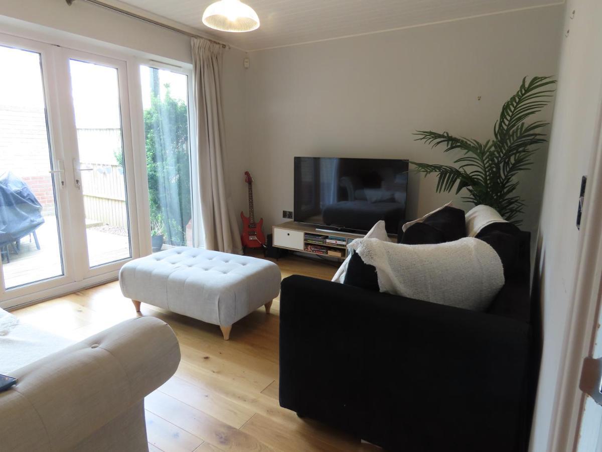 Entire Seaside Luxury Home With On Site Parking! Poole Luaran gambar