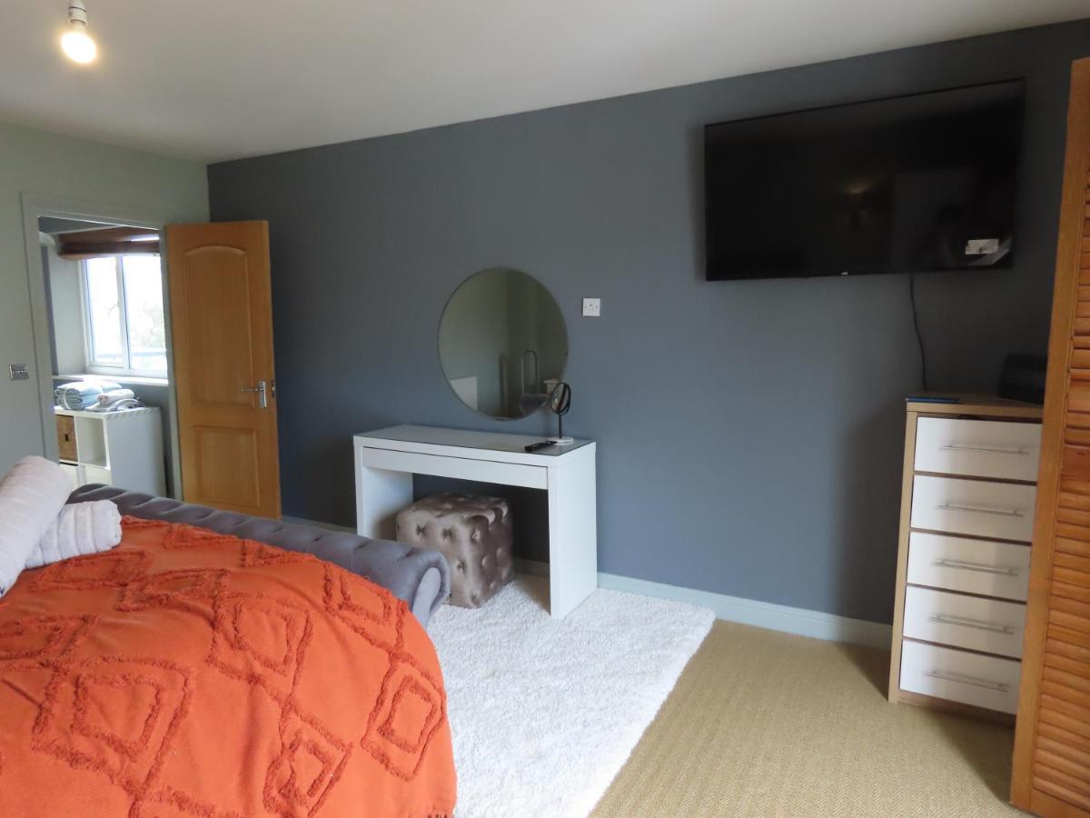 Entire Seaside Luxury Home With On Site Parking! Poole Luaran gambar